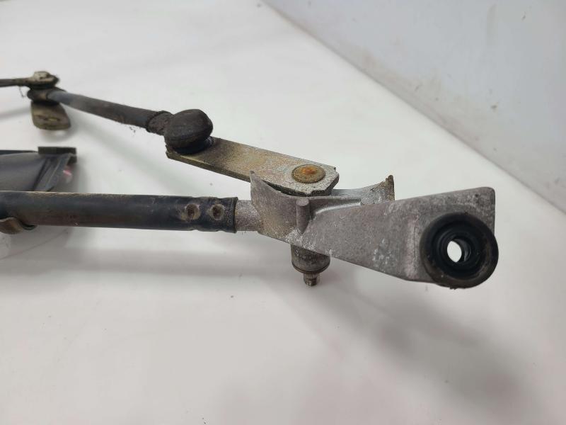 2001 - 2005 Toyota Rav4 Windshield Wiper Linkage Transmission OEM 8515042090