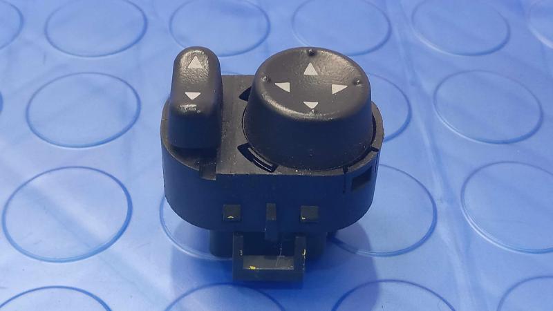 2008 Chevrolet Impala Door Switch Front