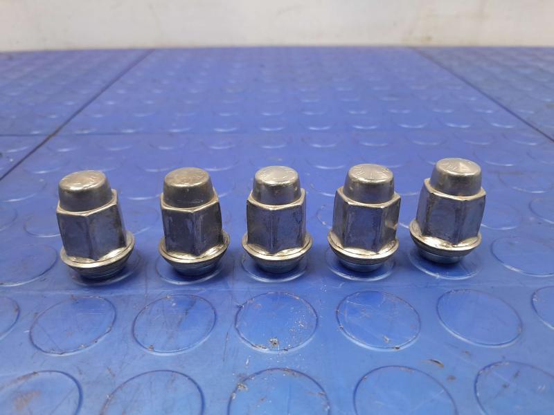 2016 Chevrolet Trax Lug Nuts