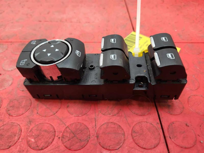 2014 Ford Fusion Door Switch Front