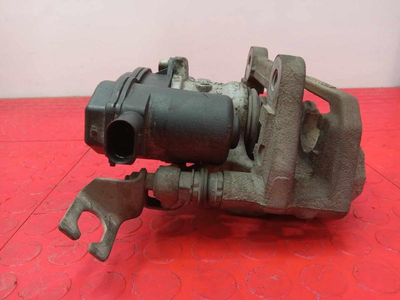 2016 Chrysler 200 Caliper