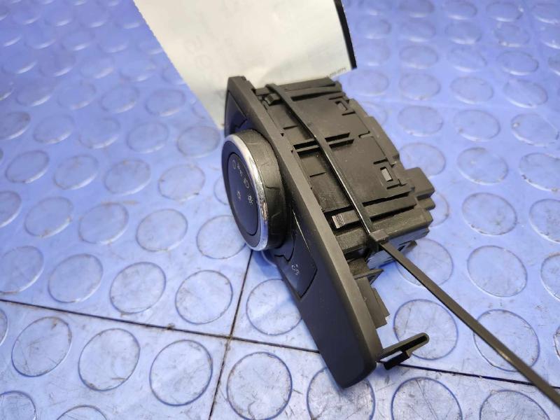 2017 Ford Edge Headlight Switch (Dash Mtd)