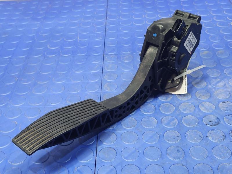 2018-2020 Buick Regal Accelerator Pedal Assembly Genuine OEM Part 23375953