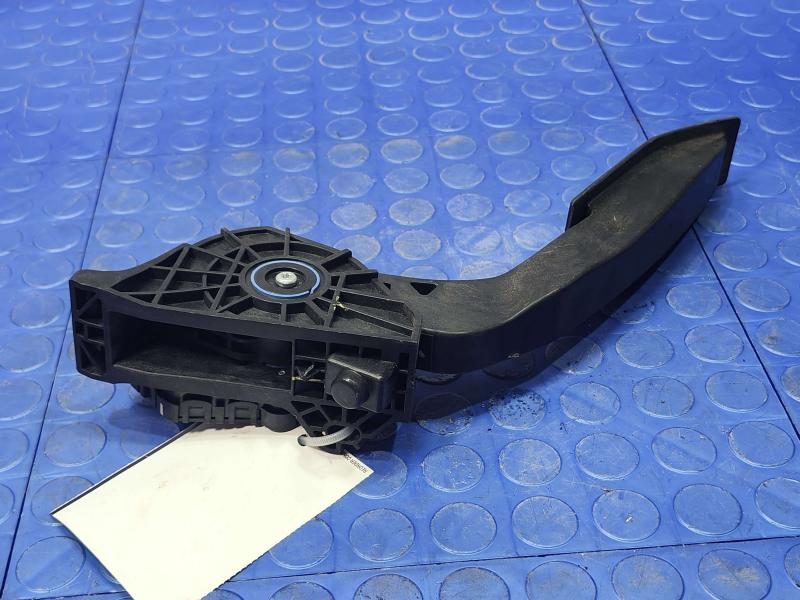 2018-2020 Buick Regal Accelerator Pedal Assembly Genuine OEM Part 23375953