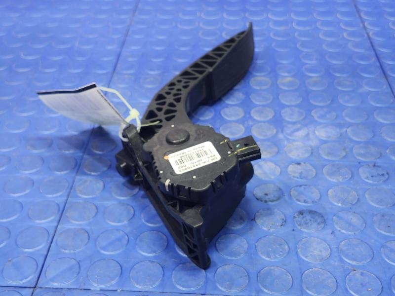 2018-2020 Buick Regal Accelerator Pedal Assembly Genuine OEM Part 23375953