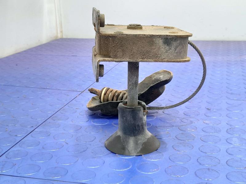 2001-2007 Toyota Sequoia Spare Wheel Carrier Hanger Assembly OEM 51900-0C020