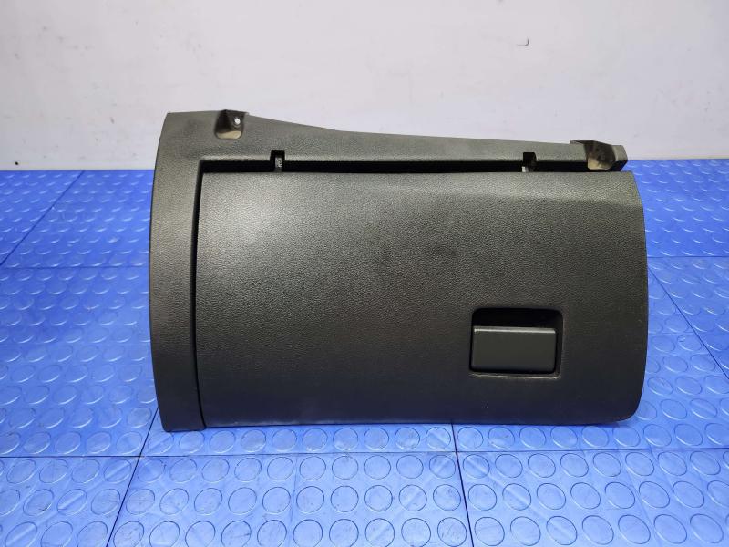 2022 Nissan Altima Glove Box