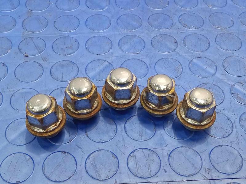 2017 Kia Sedona Lug Nuts