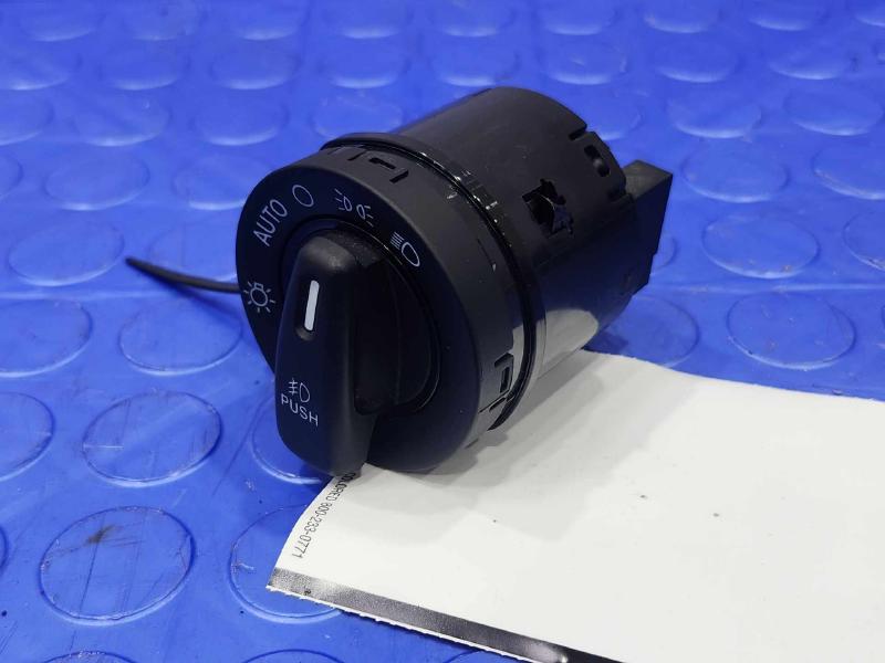 2017 Dodge Grand Caravan Headlight Switch (Dash Mtd)