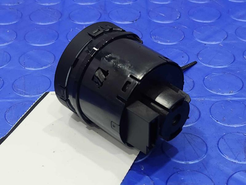 2017 Dodge Grand Caravan Headlight Switch (Dash Mtd)