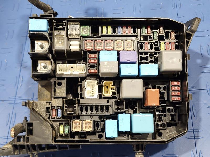 2017 Toyota Corolla Engine Fuse Box