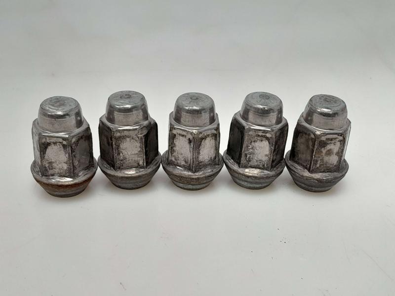 2006 Chevrolet Cobalt Lug Nuts