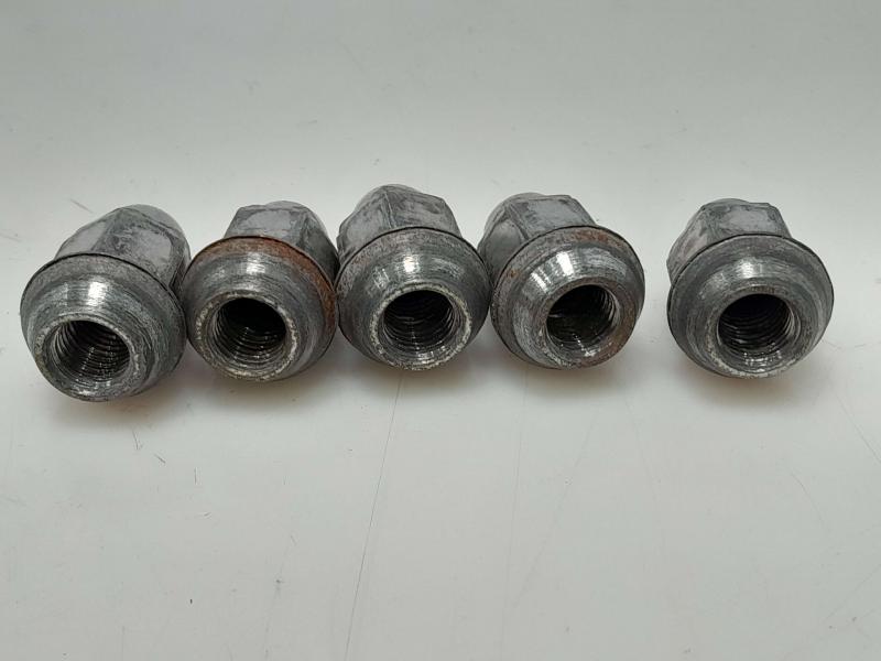 2006 Chevrolet Cobalt Lug Nuts