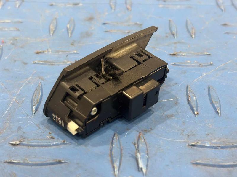 2010 Mercedes ML-Class Door Switch Front