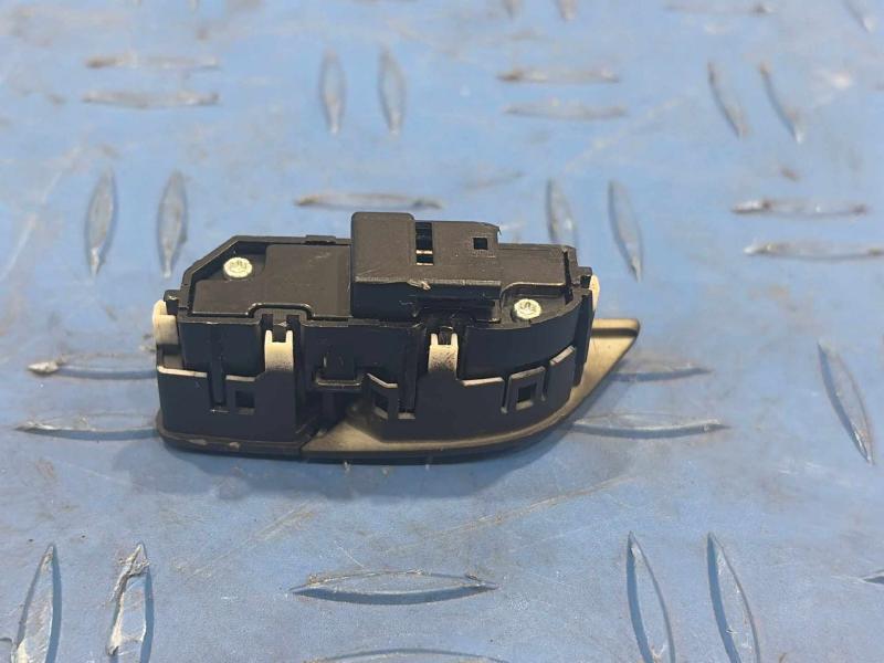 2010 Mercedes ML-Class Door Switch Front