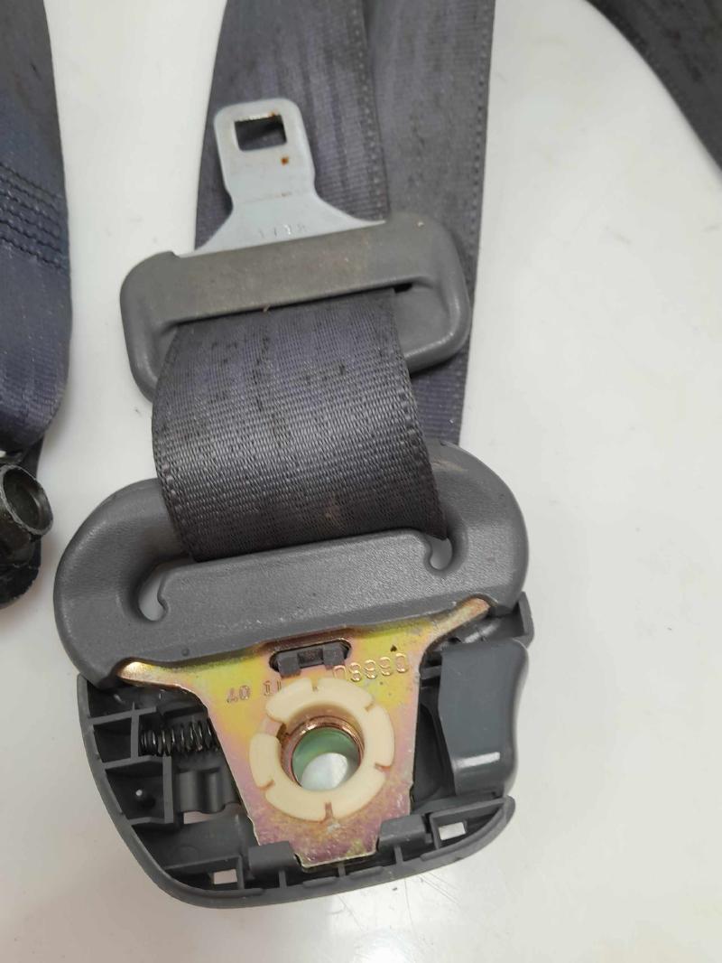 2002 Toyota RAV4 Front Seat Belt