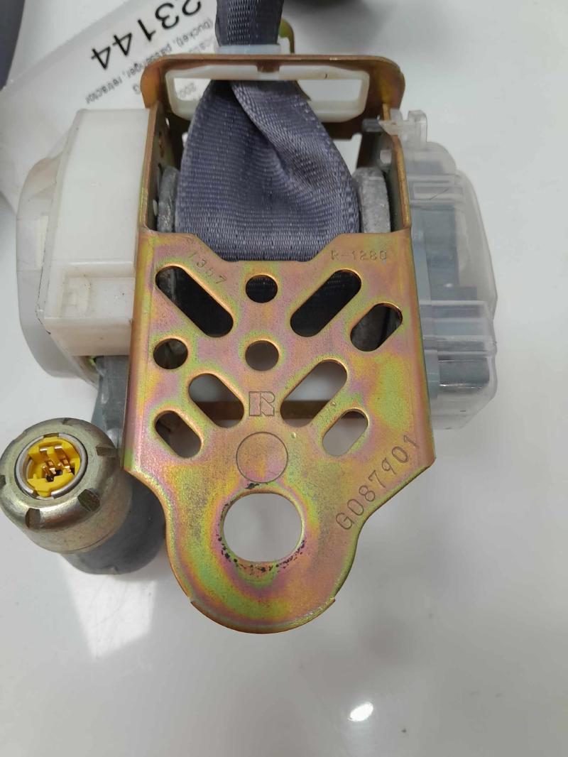 2002 Toyota RAV4 Front Seat Belt