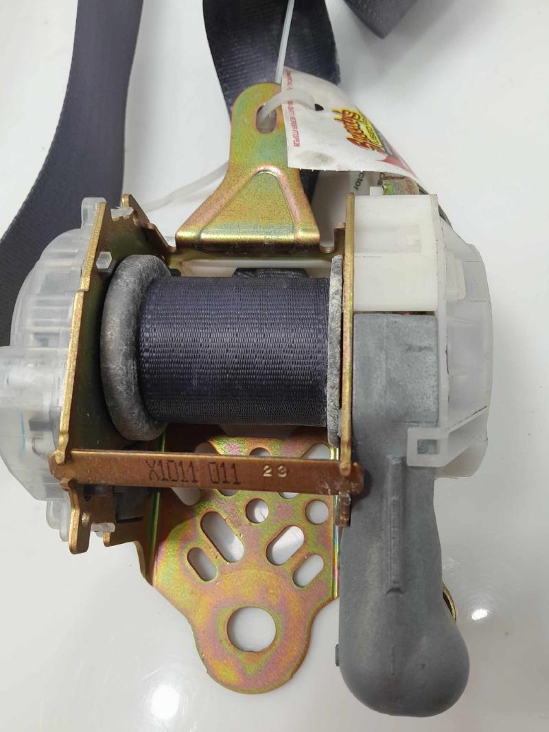 2002 Toyota RAV4 Front Seat Belt
