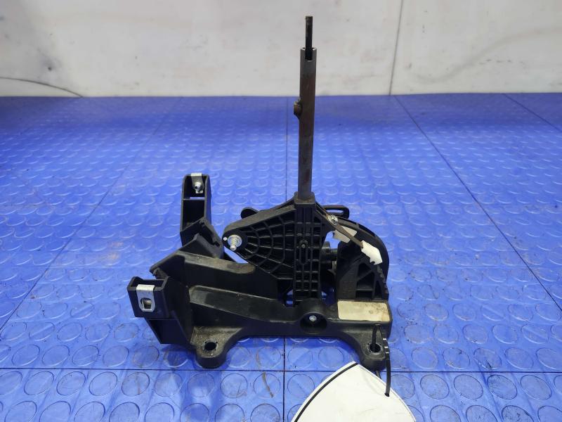 2009 Chevrolet Malibu Floor Shifter