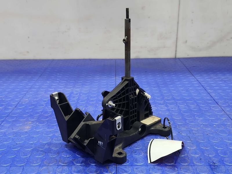 2009 Chevrolet Malibu Floor Shifter