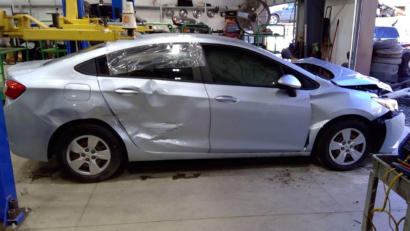 2018 Chevrolet Cruze Front Door Regulator