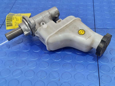 2011-2013 Kia Sorento Brake Master Cylinder Assembly Genuine OEM 585101U801