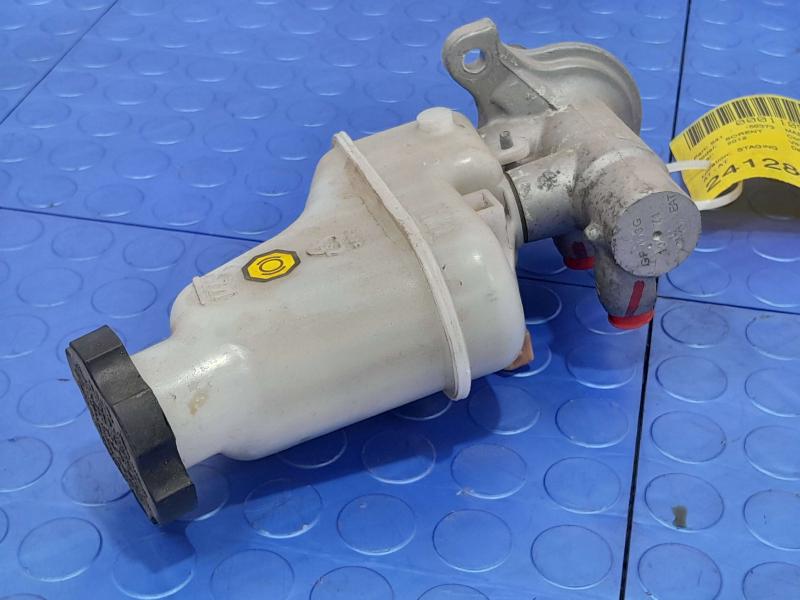 2011-2013 Kia Sorento Brake Master Cylinder Assembly Genuine OEM 585101U801
