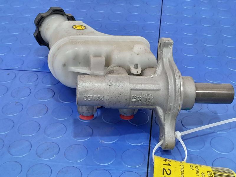 2011-2013 Kia Sorento Brake Master Cylinder Assembly Genuine OEM 585101U801
