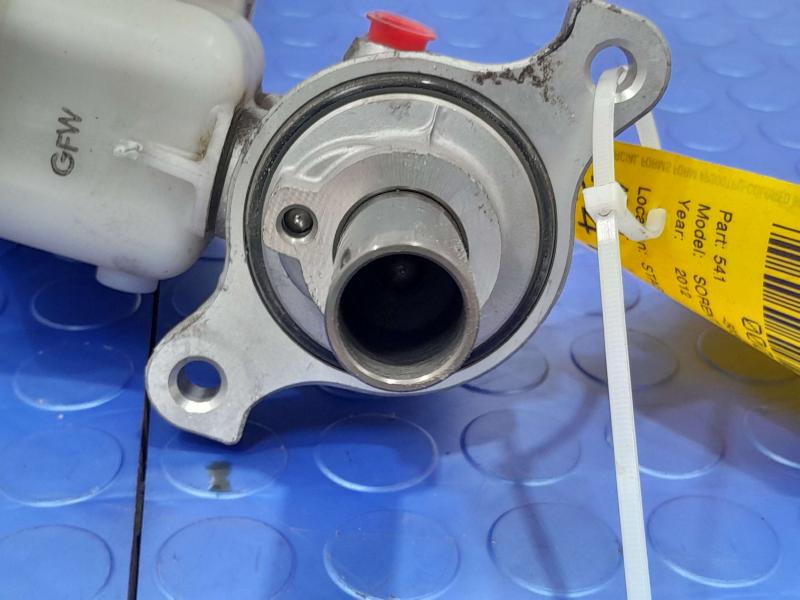 2011-2013 Kia Sorento Brake Master Cylinder Assembly Genuine OEM 585101U801