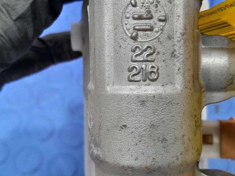 2011-2013 Kia Sorento Brake Master Cylinder Assembly Genuine OEM 585101U801