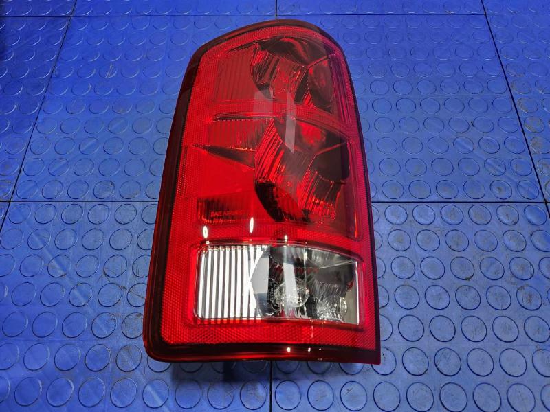 2005 Dodge Ram 1500 Tail Light Assembly