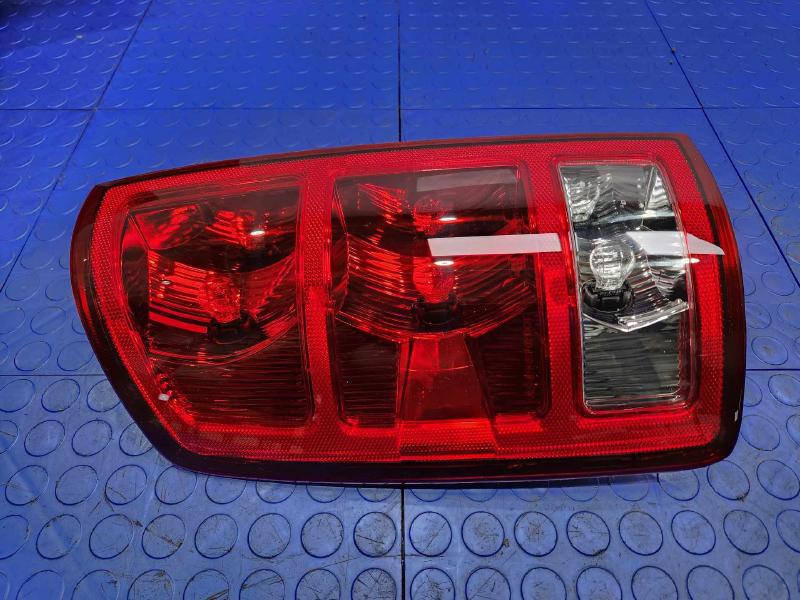 2005 Dodge Ram 1500 Tail Light Assembly
