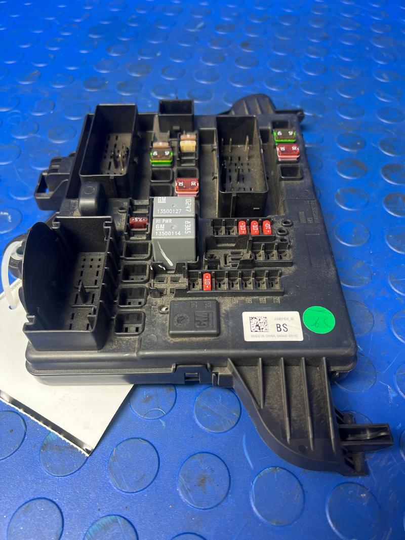 2012 Buick Lacrosse Rear Body Fuse Block Assembly Genuine OEM Part 20922936