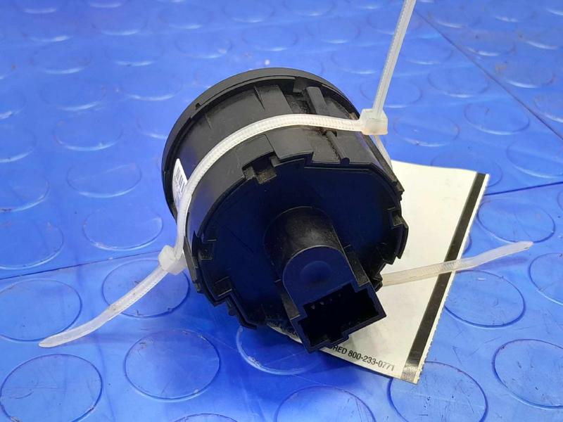 2011 Ford F-250 Super Duty Headlight Switch (Dash Mtd)