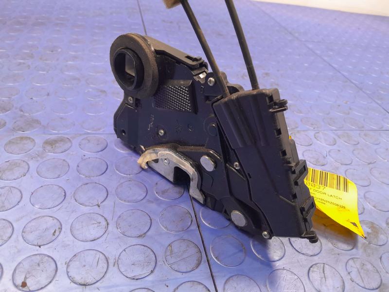 2005 Toyota Tacoma Front Door Latch