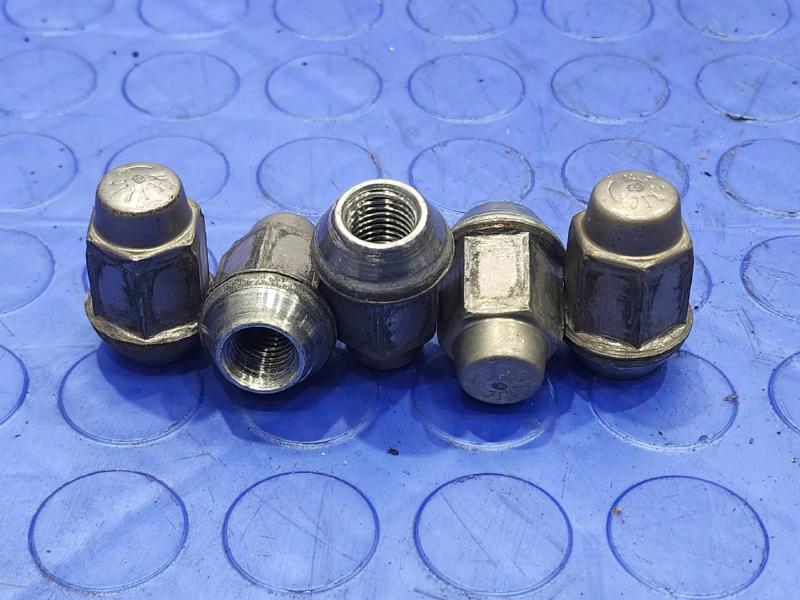 2010 Chevrolet Impala Lug Nuts