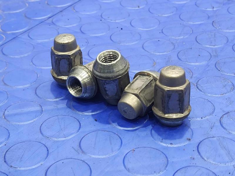 2010 Chevrolet Impala Lug Nuts