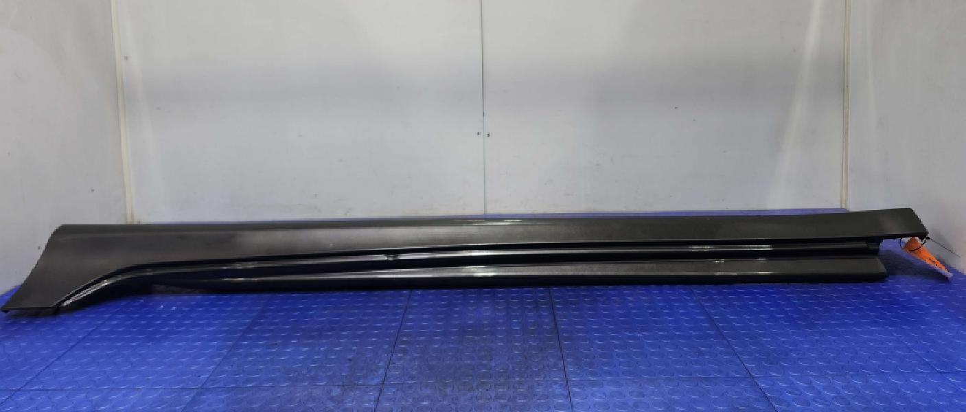 2015 Chrysler 200 Rocker Moulding