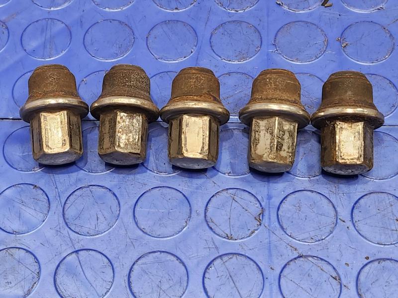 2014 Dodge Journey Lug Nuts