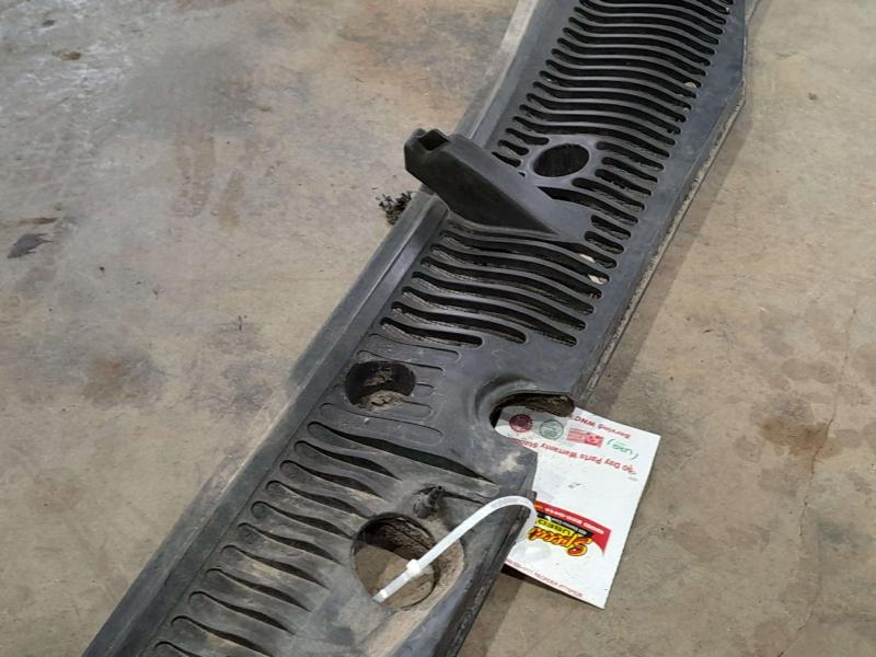 1997 - 2005 Buick Park Avenue Cowl Panel Cover Air Inlet Grille OEM 25696214