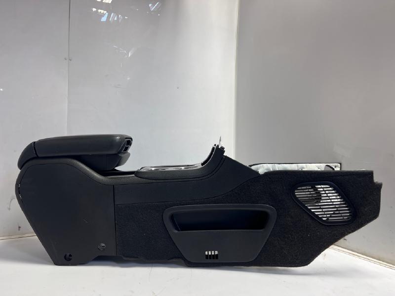 2007 - 2012 GMC Acadia Center Console Assembly Black (19I) OEM 20935400