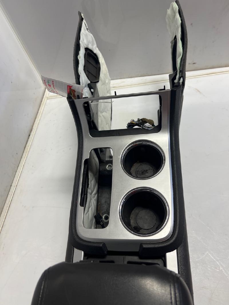 2007 - 2012 GMC Acadia Center Console Assembly Black (19I) OEM 20935400
