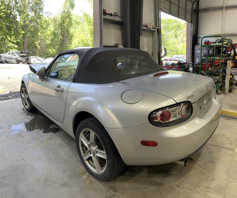 2006 Mazda Miata Cabin Fuse Box