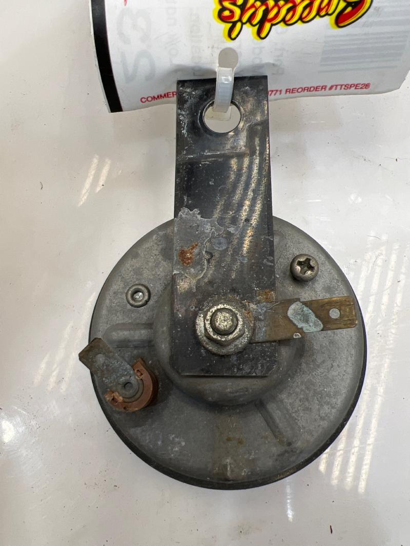2011 - 2017 Nissan Juke Low Note Horn Assembly OEM 256201KA0A