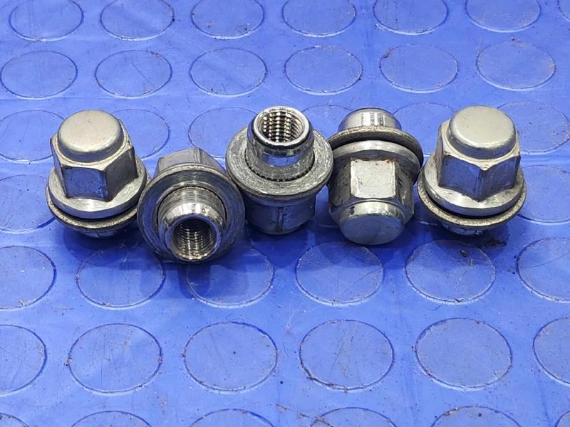 2014 Toyota Prius Lug Nuts