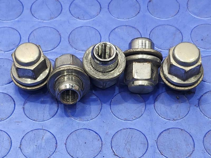 2014 Toyota Prius Lug Nuts