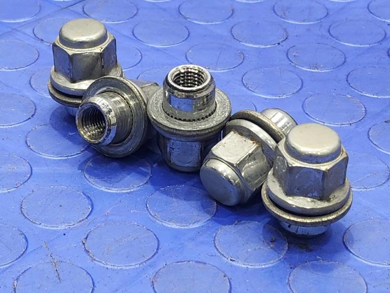 2014 Toyota Prius Lug Nuts