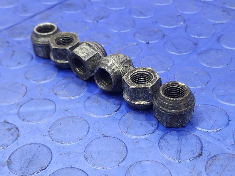 2007 Cadillac Escalade ESV Lug Nuts