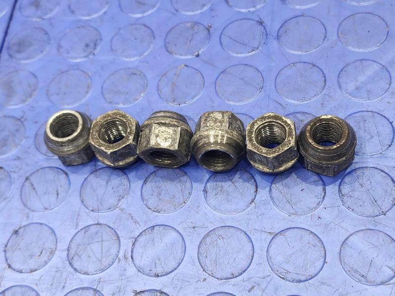 2007 Cadillac Escalade ESV Lug Nuts