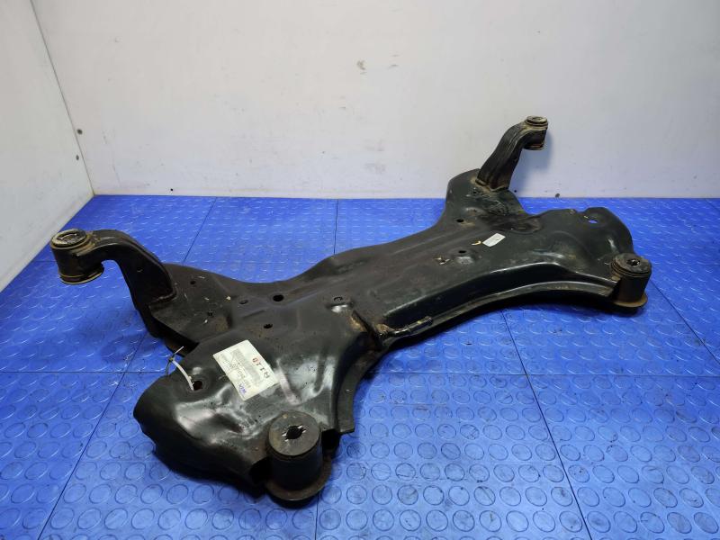 2016 Kia Sedona Crossmember/Cradle/Undercarria
